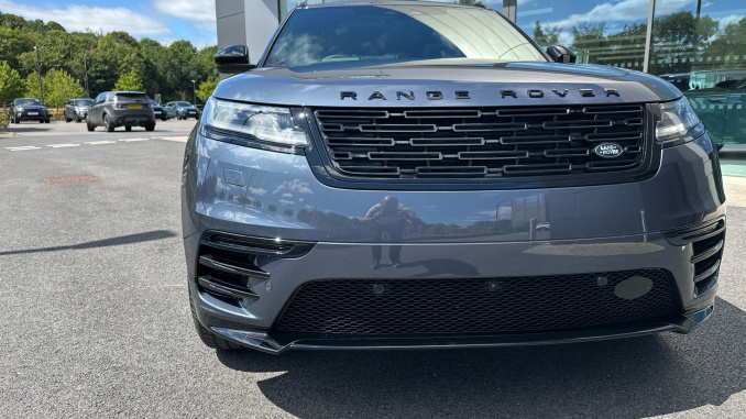 Land Rover Range Rover Velar 3.0 D300 MHEV Belgravia Edition 5dr Auto Diesel Estate - Image 22